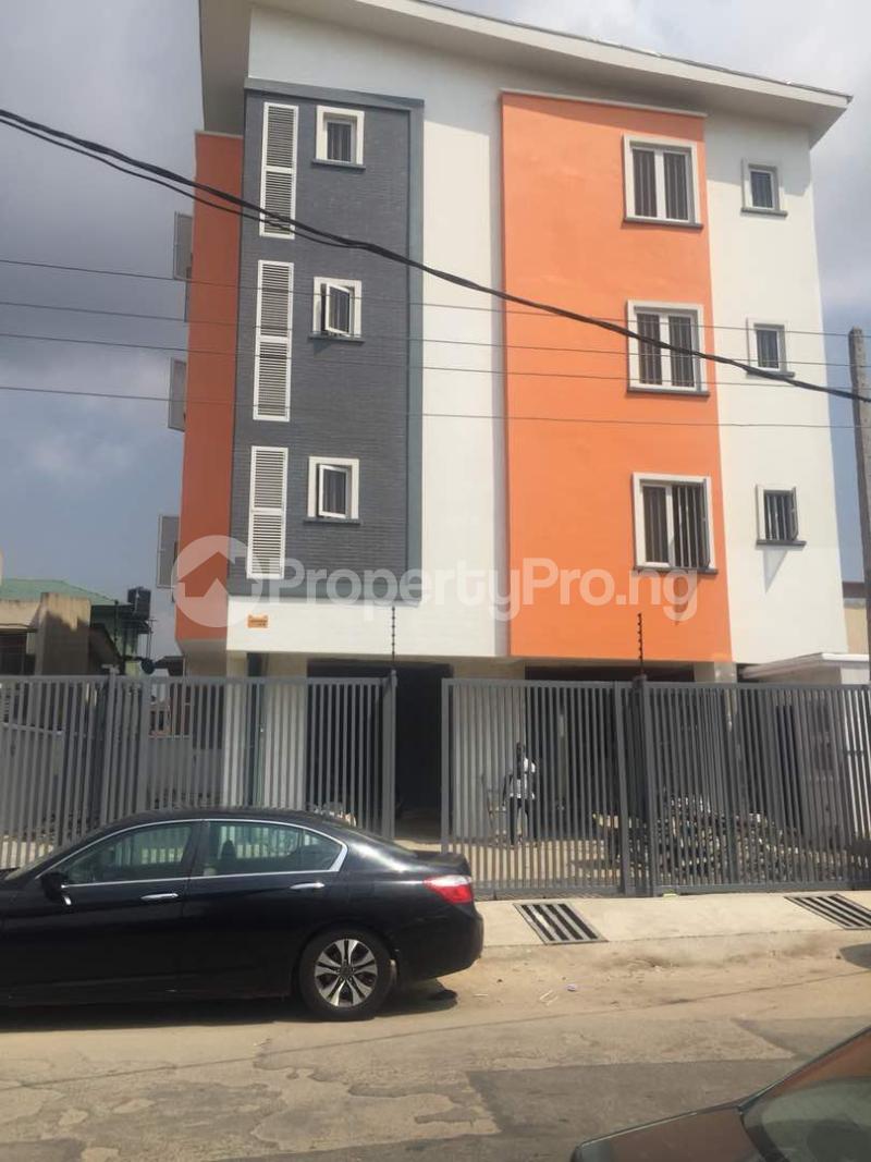 3 bedroom Flat / Apartment for sale Off Herbert Macaulay Way, Yaba, Lagos. Yaba Lagos - 1