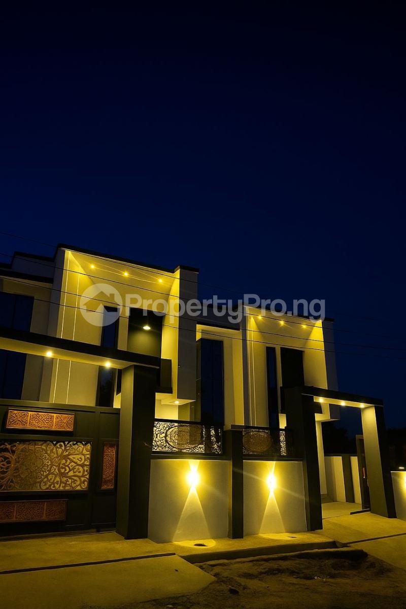 4 bedroom House for sale Kayfarm Estate, Obawole Ifako-ogba Ogba Lagos