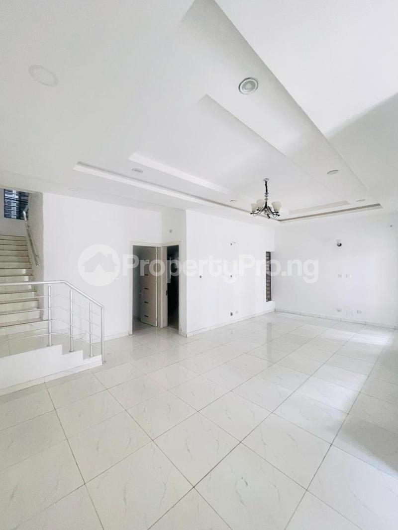 4 bedroom House for rent Harris Drive Ikota Lekki Lagos