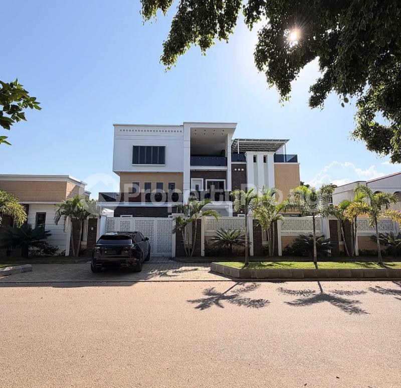 8 bedroom House for sale Wuse 2 Abuja