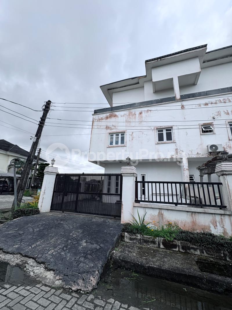 3 bedroom House for rent Monastery road Sangotedo Lagos