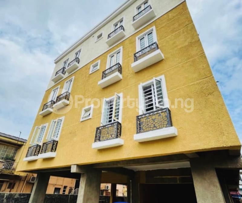 3 bedroom Flat / Apartment for sale Alagomeji Yaba Lagos