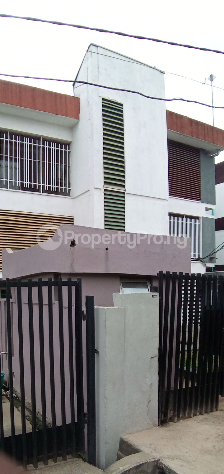 3 bedroom Flat / Apartment for rent Coker Road Ilupeju Lagos