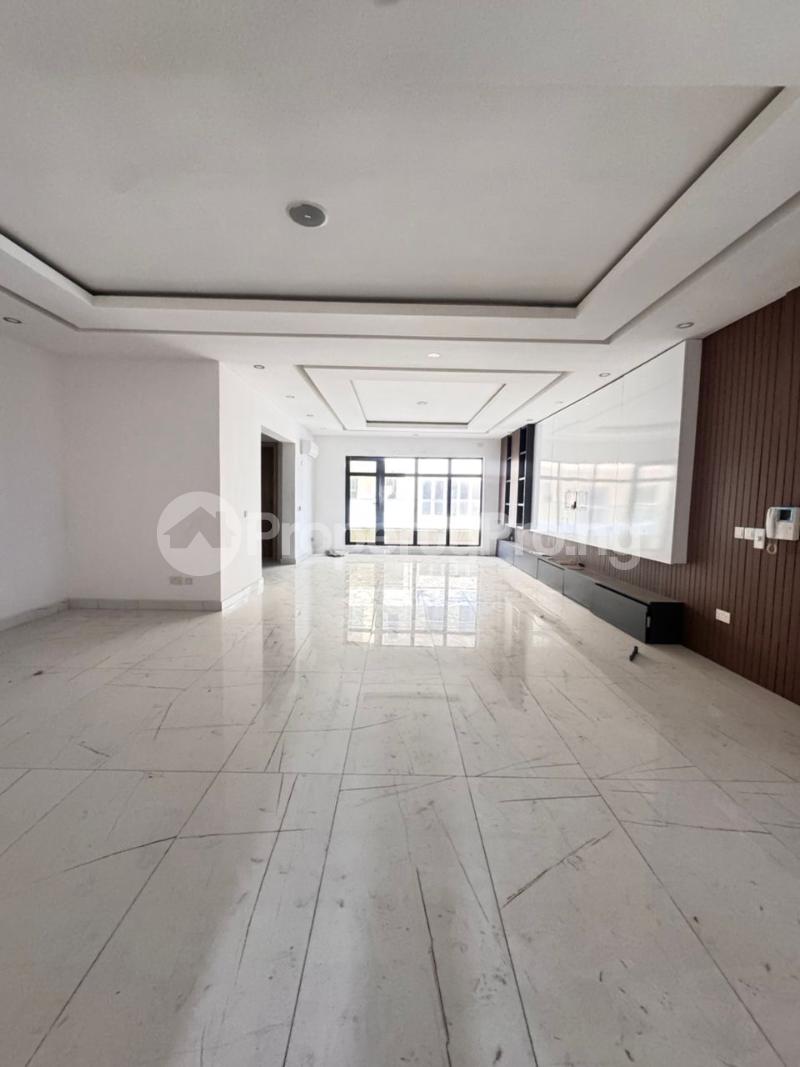 4 bedroom Flat / Apartment for rent ONIRU Victoria Island Lagos