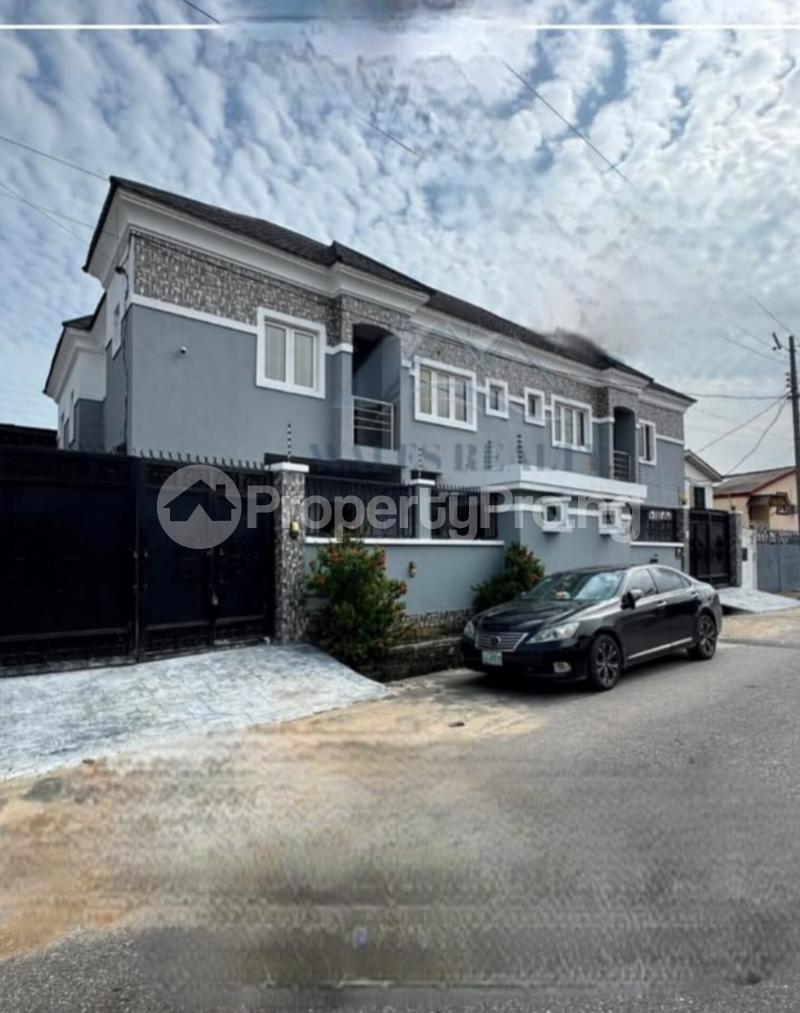 4 bedroom House for sale Surulere Lagos