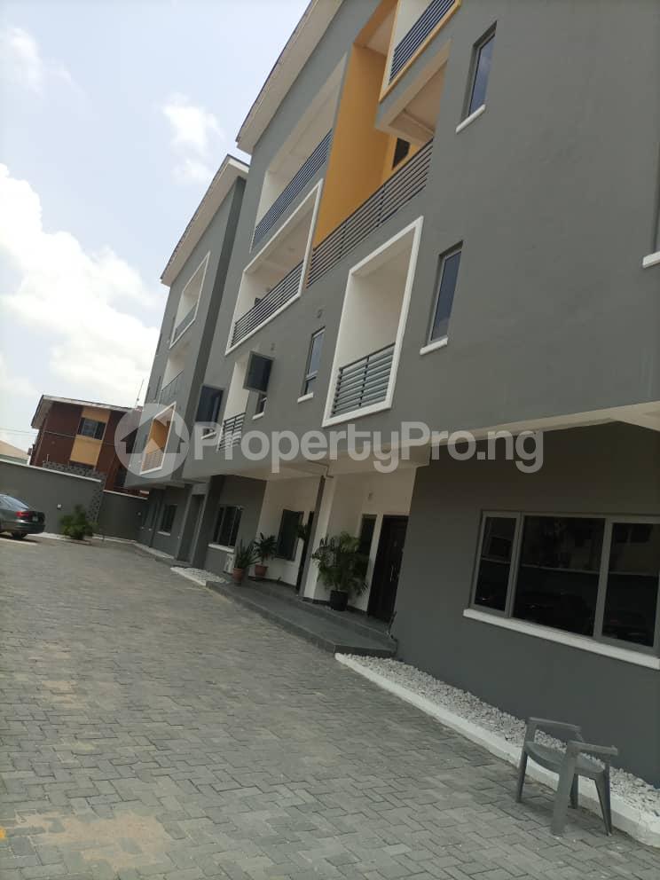 4 bedroom House for sale X Atunrase Medina Gbagada Lagos