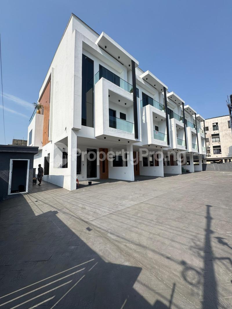 4 bedroom House for sale Osapa london Lekki Lagos