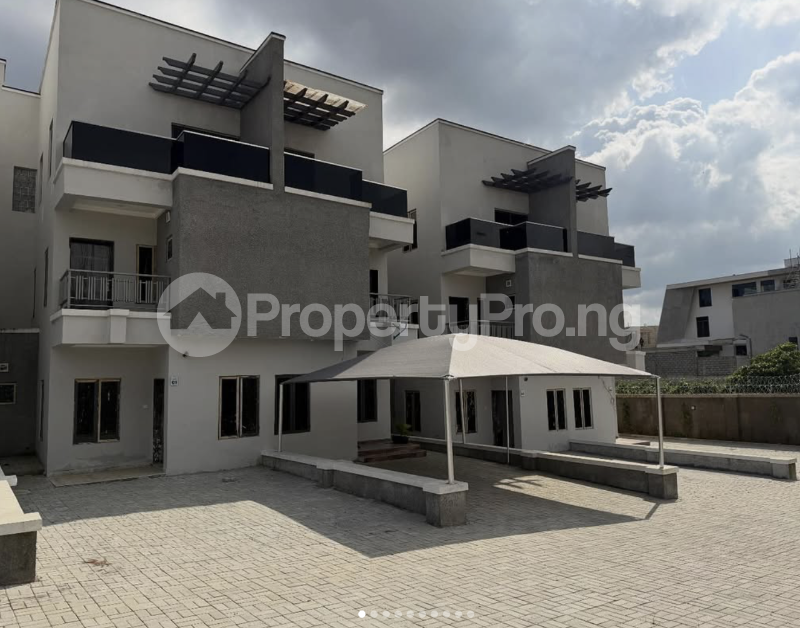 4 bedroom House for sale Guzape Abuja