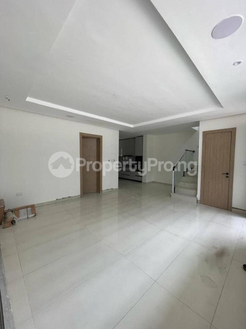 4 bedroom House for rent Alpha Beach Road Lekki Lagos