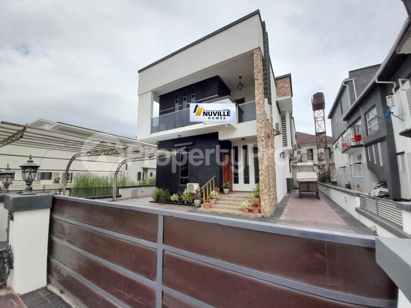 4 bedroom House for sale Orchid Road Lekki Lagos