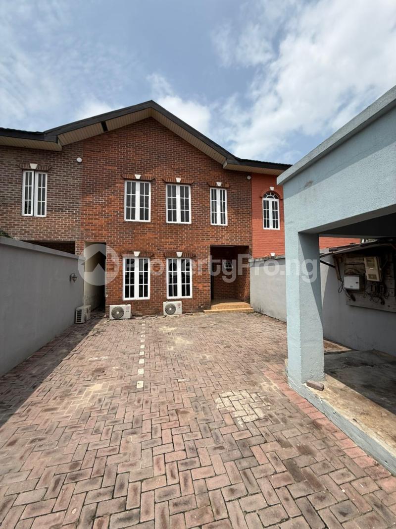 4 bedroom House for sale Oba Amusa Street Idado Lekki Lagos