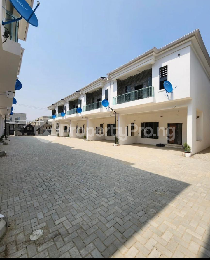 4 bedroom House for sale Orchid Road, Lekki Lagos