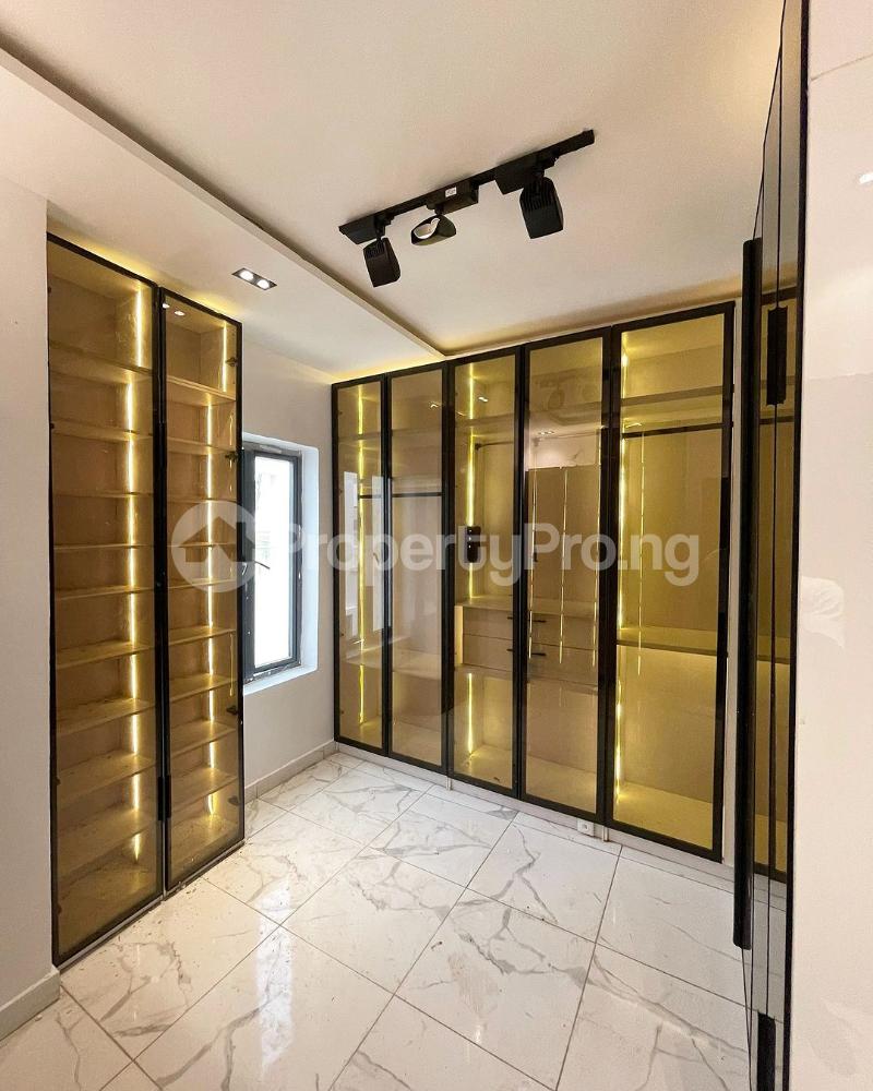 5 bedroom House for sale Pinnock Beach Estate Osapa london Lekki Lagos