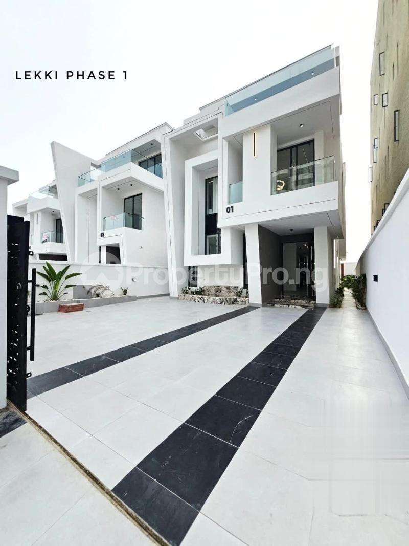 5 bedroom House for sale Admiralty Road Lekki Lagos