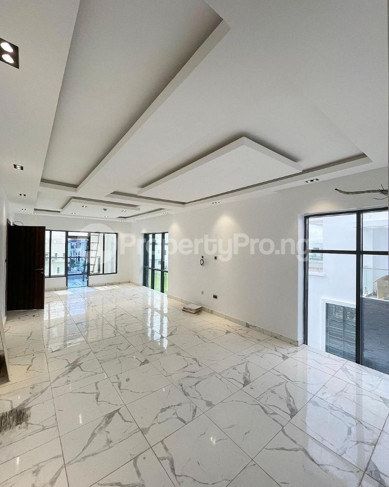 5 bedroom House for sale Pinnock Beach Estate Osapa london Lekki Lagos