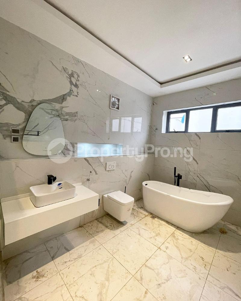 5 bedroom House for sale Pinnock Beach Estate Osapa london Lekki Lagos