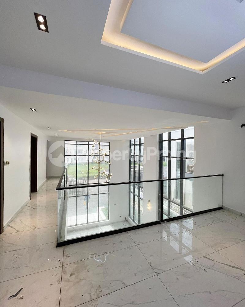 5 bedroom House for sale Pinnock Beach Estate Osapa london Lekki Lagos