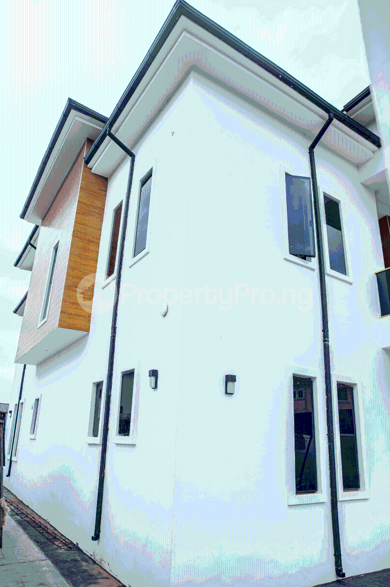 5 bedroom House for sale Redeem Street, Off Okpanam Rd Oshimili North Delta