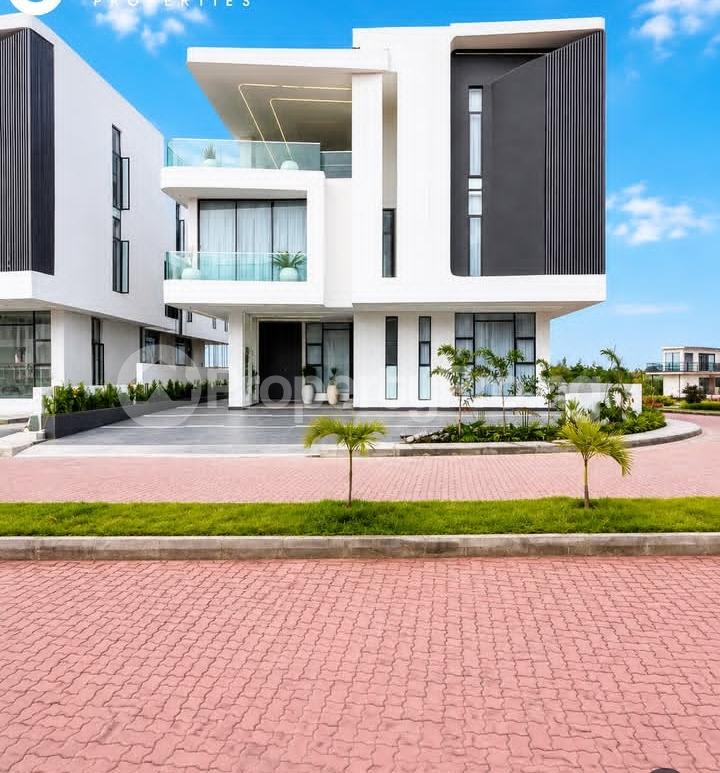 5 bedroom House for sale In An Estate Osapa london Lekki Lagos