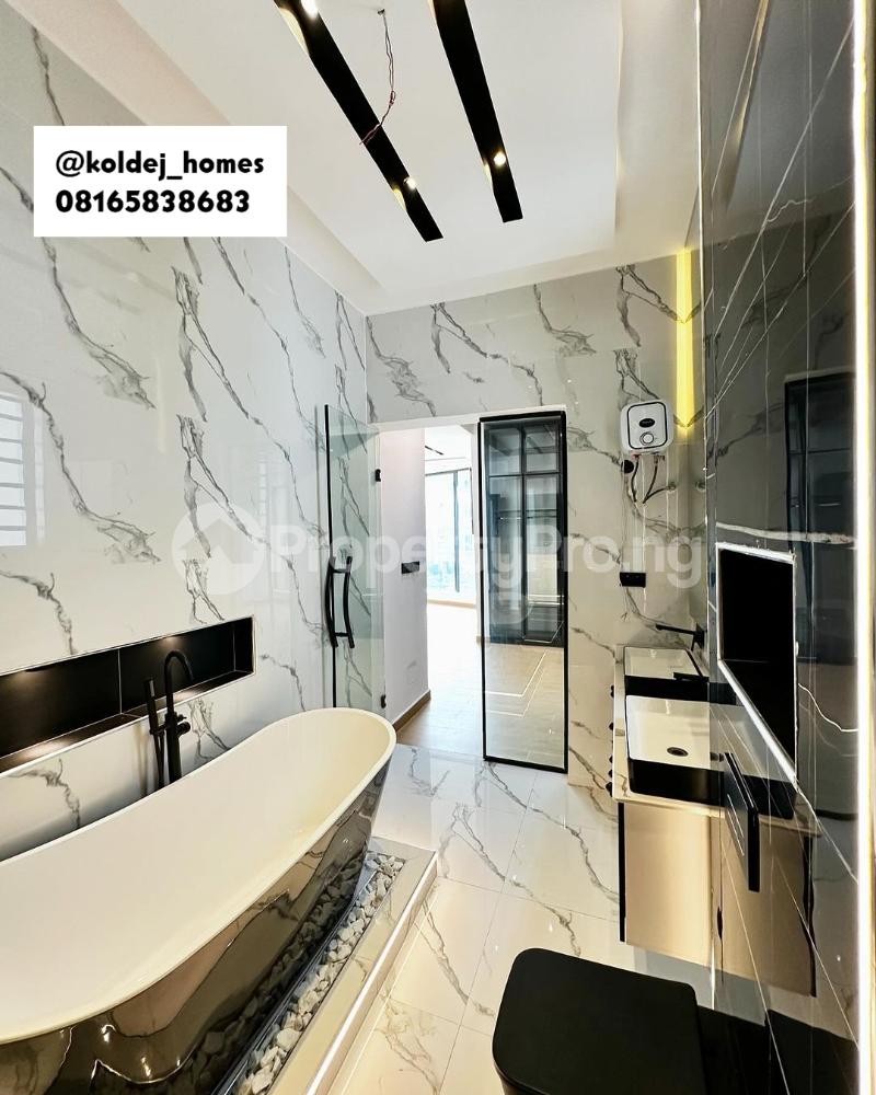 5 bedroom House for sale 2nd Toll Gate chevron Lekki Lagos