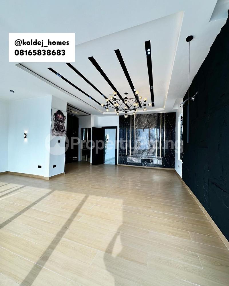 5 bedroom House for sale 2nd Toll Gate chevron Lekki Lagos