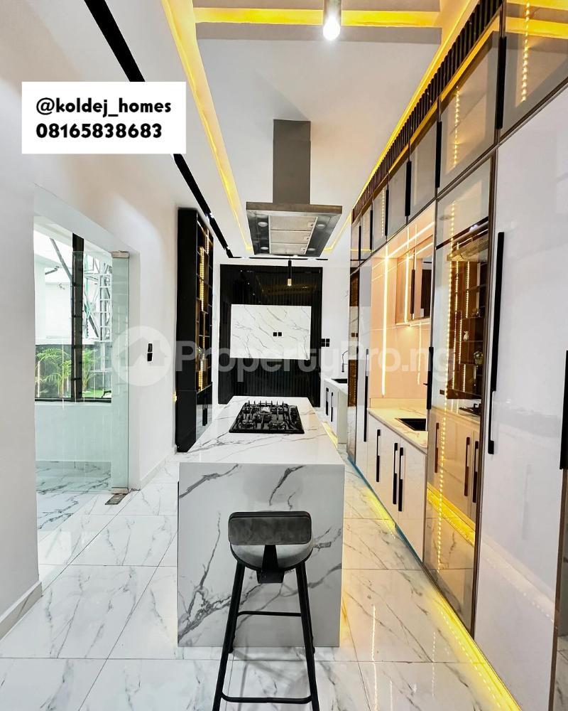 5 bedroom House for sale 2nd Toll Gate chevron Lekki Lagos