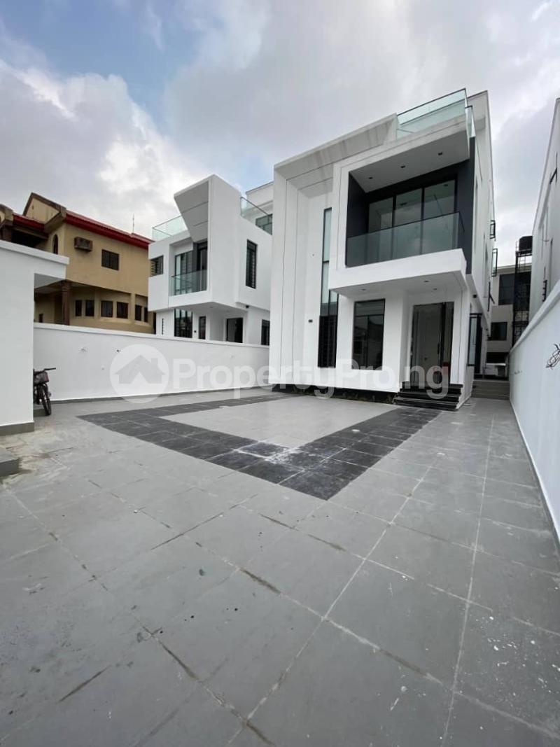 5 bedroom House for sale Admiralty Road Lekki Lagos