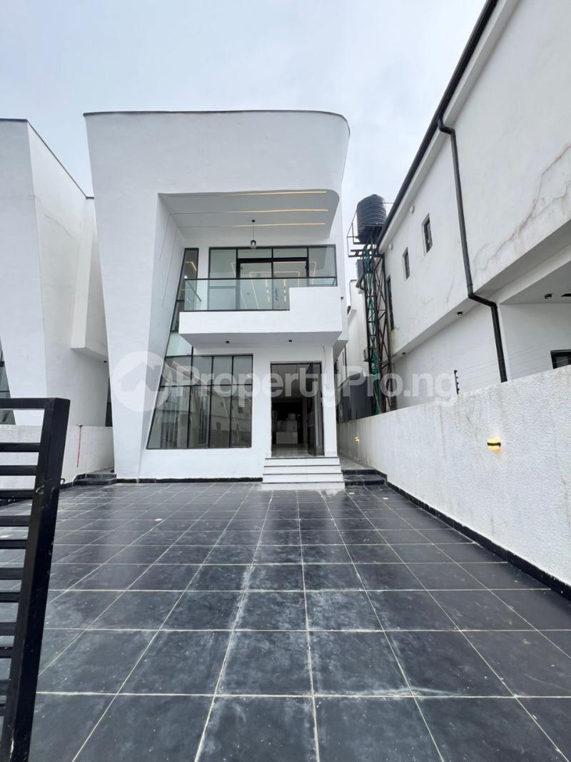 5 bedroom House for sale Located In A Secured Estate Ajah Lagos