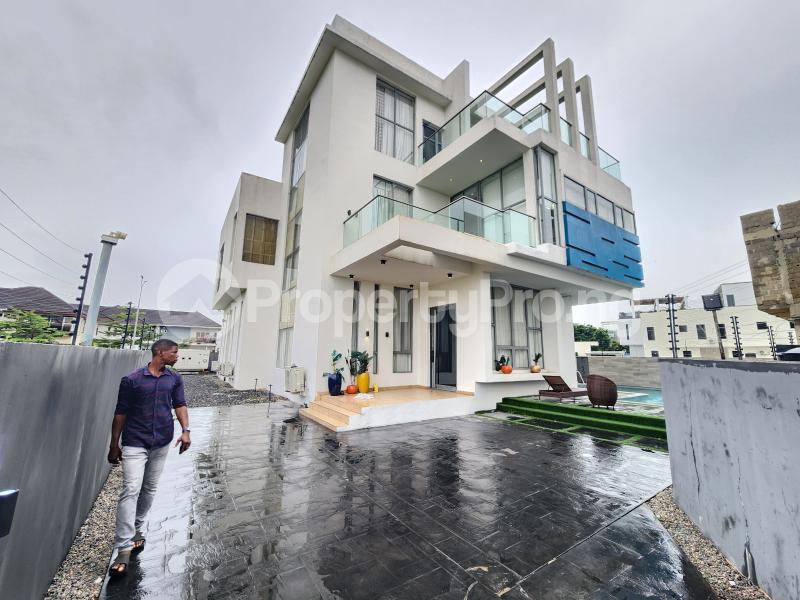 5 bedroom House for sale Pinnock Beach Estate, Osapa london Lekki Lagos