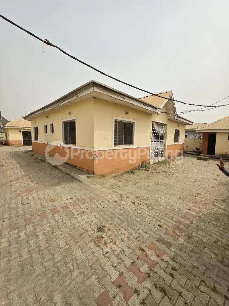 6 bedroom House for sale Lugbe Back Of Amac Market. Abuja Nigeria. Sabon Lugbe Lugbe Abuja