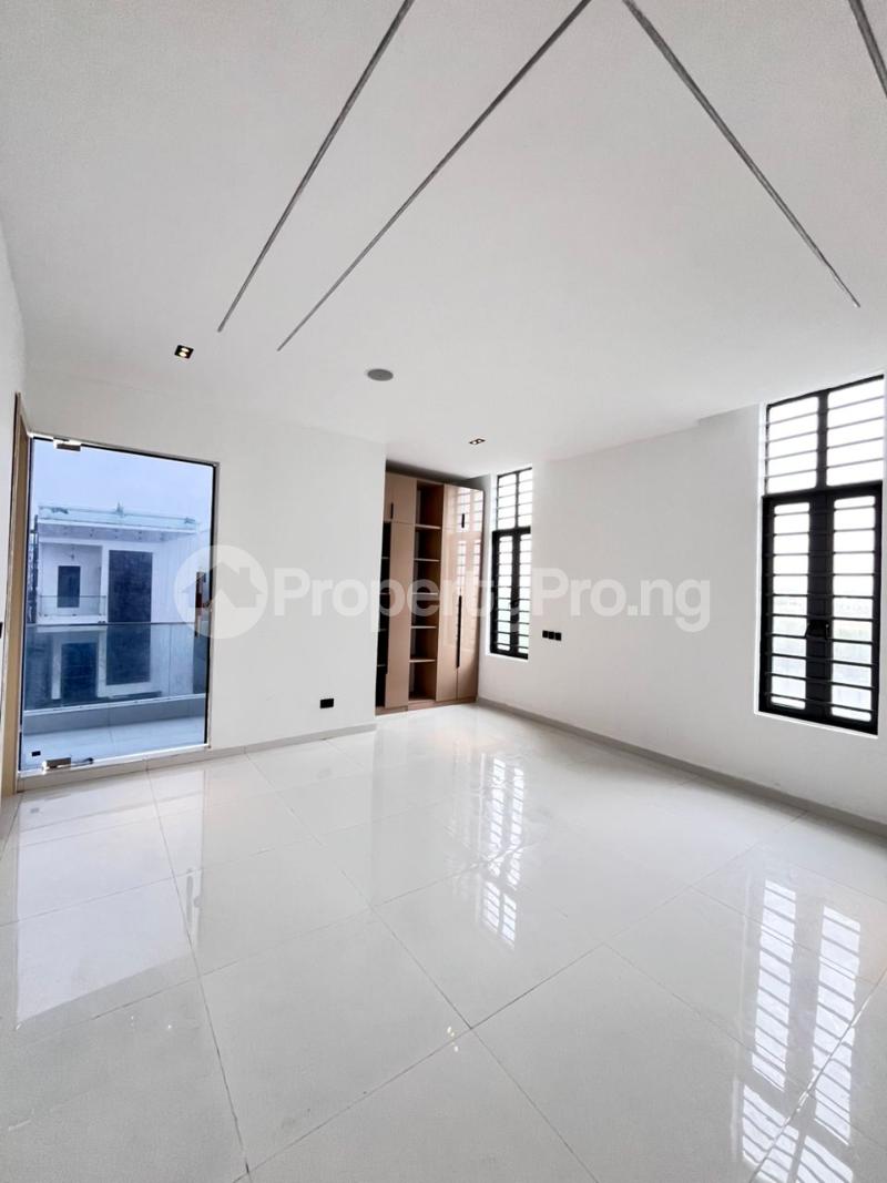 6 bedroom House for sale Chevron Lekki Lagos