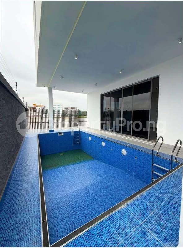 6 bedroom House for sale Lekki Lagos