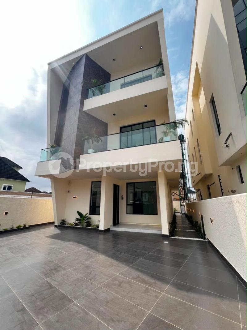 6 bedroom House for sale 2nd Toll Gate Lekki Lagos