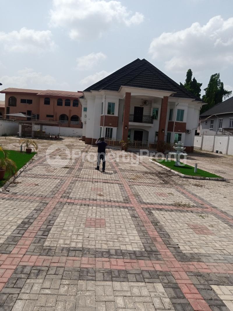 7 Bedroom House in Jericho Ibadan Oyo House for sale in ibadan