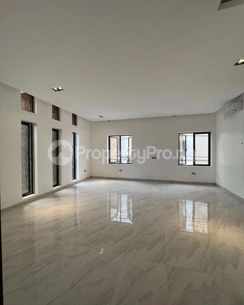 8 bedroom House for sale Mabushi Abuja