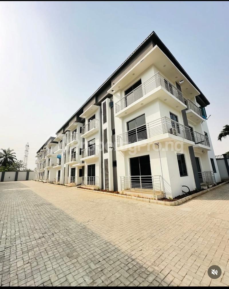 3 bedroom Flat / Apartment for sale Onigbongbo Estate Mende Maryland Lagos