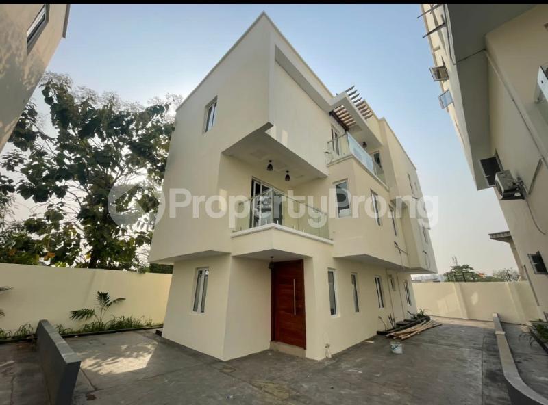 4 bedroom House for rent Adelabu Surulere Lagos