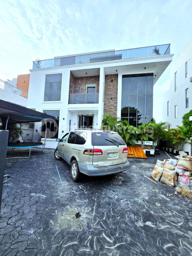 5 bedroom House for rent Pinnock Beach Estate Osapa london Lekki Lagos