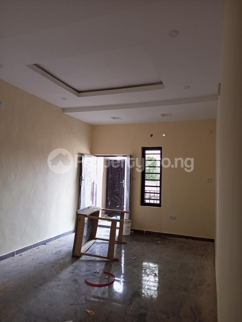 1 bedroom Flat / Apartment for rent I.k.j Bus Stop Bucknor Estate. Jakande Axis. Bucknor Isolo Lagos