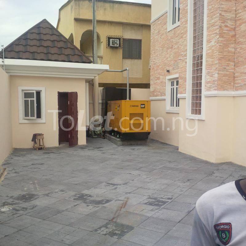 3 bedroom Flat / Apartment for rent Olonade Alagomeji Yaba Lagos