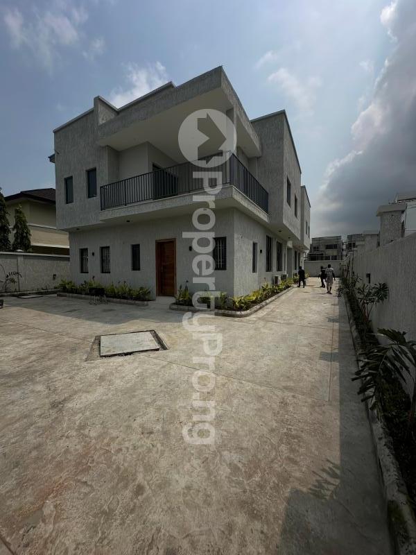 4 bedroom House for rent  Osapa london Lekki Lagos