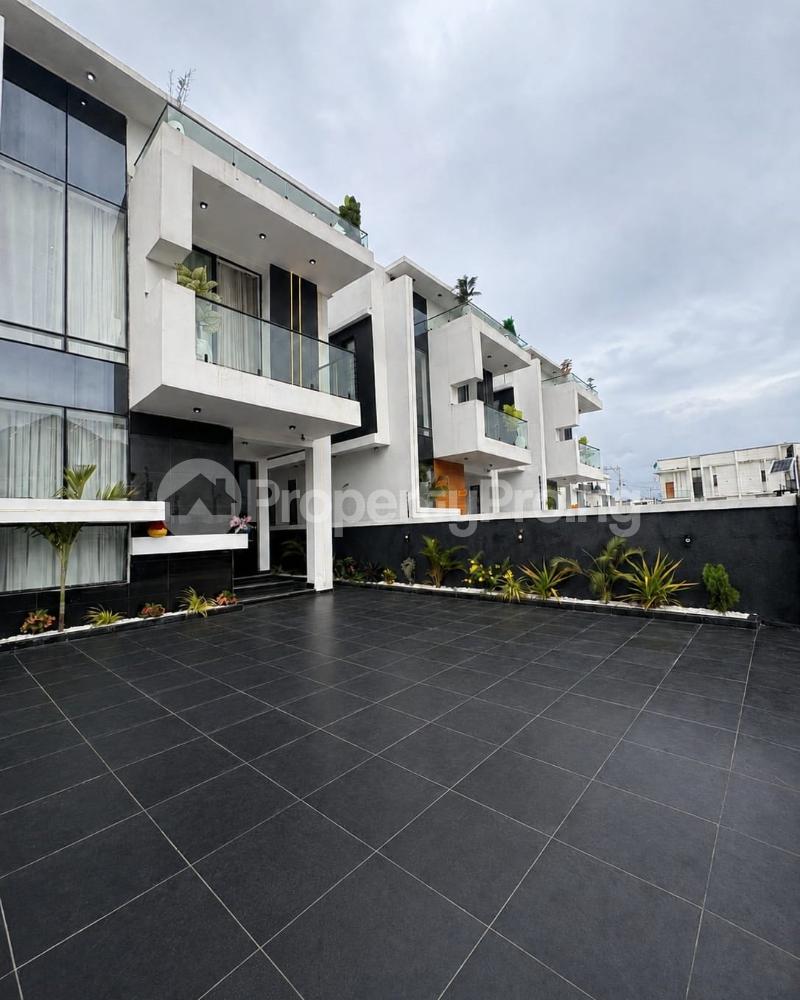 5 bedroom House for sale The Property Located Within A Good Neighborhood Ologolo Lekki Lagos