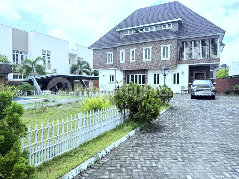5 bedroom House for sale Pinnock Beach Estate Osapa london Lekki Lagos