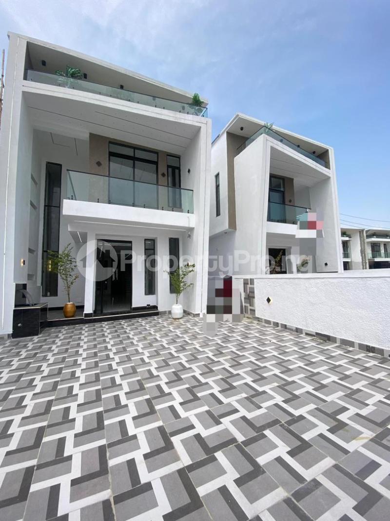 4 bedroom House for sale The Property Located Within The Estate Off Lekki-Epe Expressway Ajah Lagos