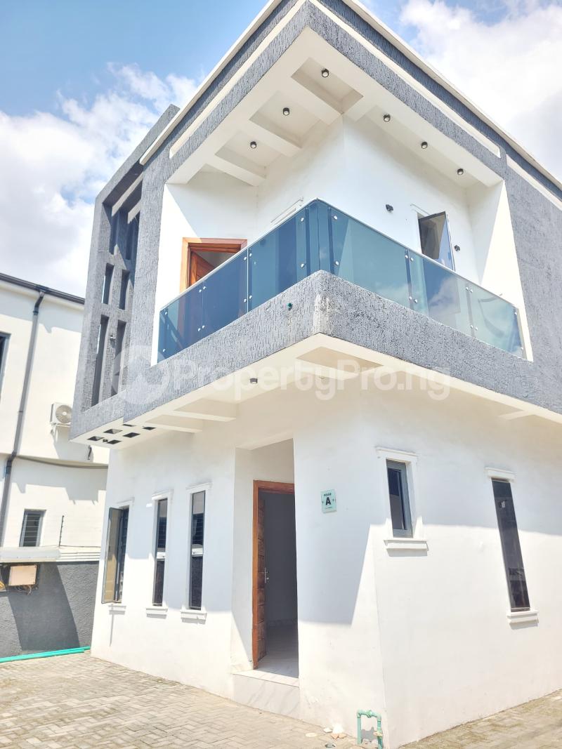 4 bedroom House for sale Orchid Road Lekki Lagos