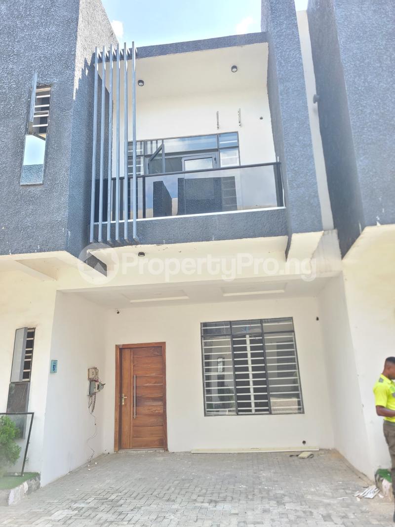 4 bedroom House for sale Orchid Road Lekki Lagos