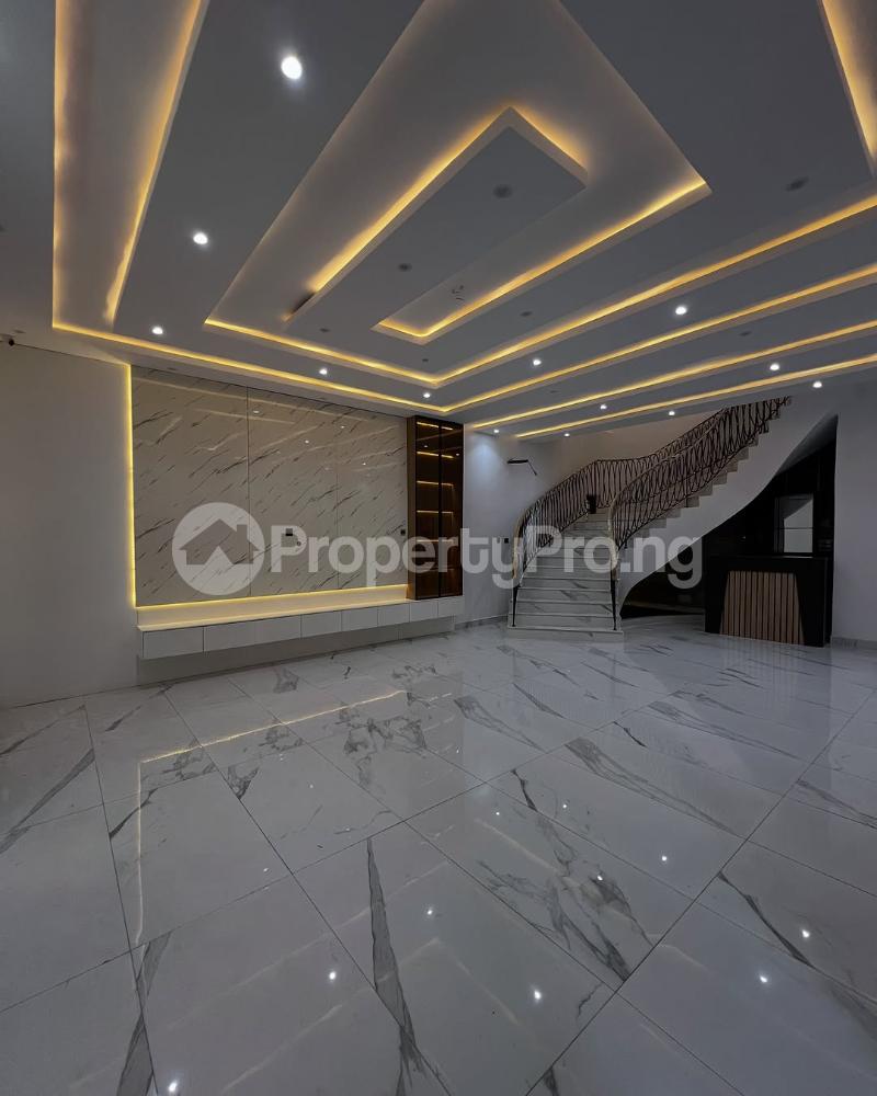 5 bedroom House for sale Exotic Property Sitting On A Large Expanse Of Land In One Of The Most Secured Estates In Lagos VGC Lekki Lagos