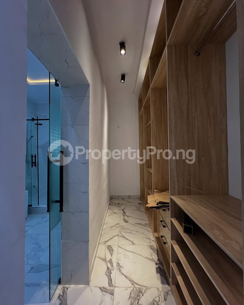 5 bedroom House for sale Exotic Property Sitting On A Large Expanse Of Land In One Of The Most Secured Estates In Lagos VGC Lekki Lagos