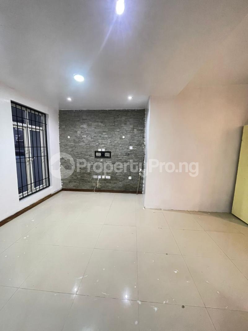1 bedroom Flat / Apartment for rent In An Estate Off Oniru Market ONIRU Victoria Island Lagos