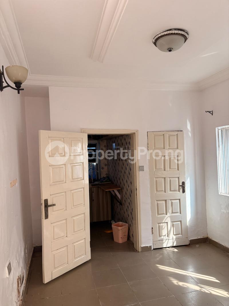 1 bedroom Flat / Apartment for rent Inside Estate Thomas estate Ajah Lagos